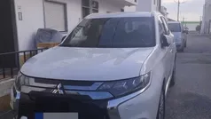 Branco Usado 2018 Mitsubishi Outlander P-HEV Citadino | € 19.000 (Preço justo)