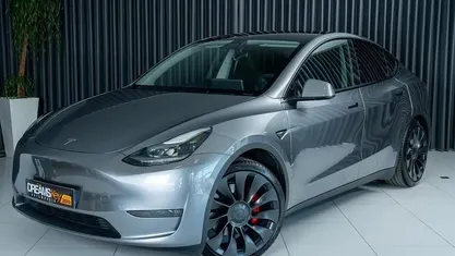 Cinzento Usado 2023 Tesla Model Y SUV | € 41.800 (Preço justo)