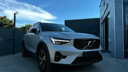 Usado Volvo XC40 Plus 129 HP (94 kW) 2023 Cinza SUV