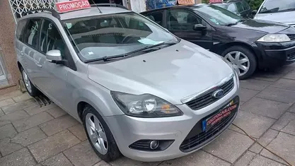 Usado Ford Focus Ghia 109 HP (80 kW) 2008 Cinzento Carrinha