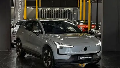 Cinzento Usado 2024 Volvo EX30 Core SUV | € 32.990 (Bom preço)