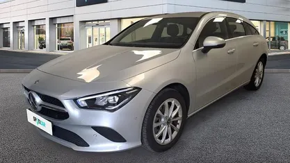 Cinzento Usado 2022 Mercedes CLA250e Sedan | € 28.900 (Preço justo)