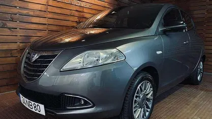 Antracite Usado 2013 Lancia Ypsilon Citadino | € 6.450 (Preço justo)