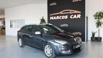 Usado Renault Mégane III 110 HP (80 kW) 2012 Cinzento Carrinha