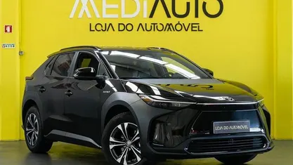 Preto Usado 2023 Toyota bZ4X Lounge SUV | € 33.000 (Preço justo)