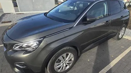 Usado Peugeot 3008 Active 130 HP (95 kW) 2018 Cinzento Sedan