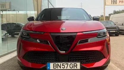 Vermelho Usado 2024 Alfa Romeo Junior SUV | € 41.900 (Preço justo)