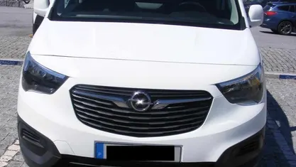 Branco Usado 2020 Opel Combo Enjoy Monovolume | € 15.000 (Preço justo)