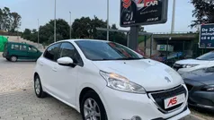 Branco Usado 2015 Peugeot 208 Active Citadino | € 9.990 (Preço justo)