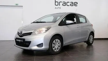 Cinzento Usado 2013 Toyota Yaris Active | € 9.750 (Preço justo)
