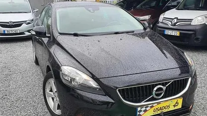 Usado Volvo V40 Kinetic 120 HP (88 kW) 2017 Preto