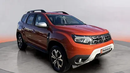 Usado Dacia Duster Journey 101 HP (74 kW) 2022 Laranja Sedan
