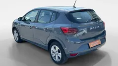 Cinza Usado 2024 Dacia Sandero Expression Citadino | € 16.450 (Bom preço)
