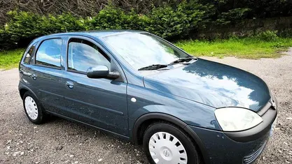 Azul Usado 2002 Opel Corsa Sedan | € 2.990 (Preço justo)
