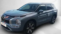 Cinza Novo 2025 Mitsubishi Outlander P-HEV Intense SUV | € 51.500 (Preço justo)
