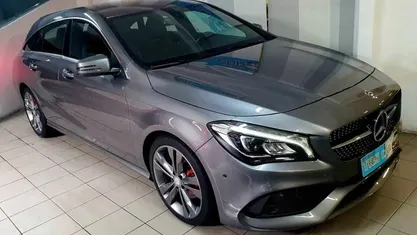 Cinzento Usado 2016 Mercedes CLA200 Carrinha | € 20.900 (Preço justo)
