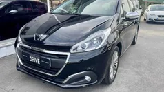 Preto Usado 2016 Peugeot 208 Style Citadino | € 9.900 (Preço justo)