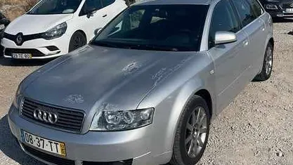 Cinzento Usado 2002 Audi A4 Sedan | € 4.500 (Preço justo)