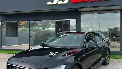 Preto Usado 2021 Volvo V60 Carrinha | € 23.750 (Bom preço)