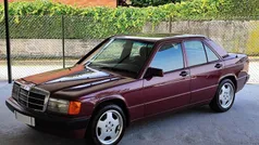 Vermelho Usado 1992 Mercedes 190 Sedan | € 6.500