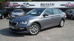 Cinzento Usado 2023 Skoda Scala Citadino | € 14.800 (Bom preço)