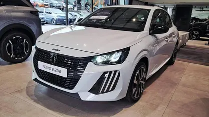 Branco Novo 2025 Peugeot e-208 Style Citadino | € 26.850 (Preço justo)