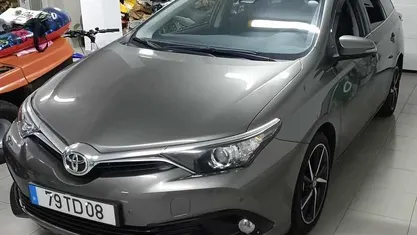 Cinzento Usado 2017 Toyota Auris Carrinha | € 14.750 (Preço justo)