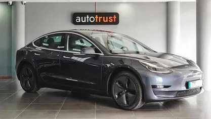 Usado 2020 Tesla Model 3 Standard Range Plus Sedan | € 23.900 (Preço justo)