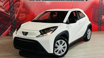 Usado Toyota Aygo X Play 72 HP (52 kW) 2022 Branco SUV