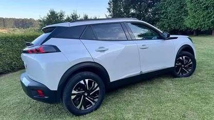 Usado Peugeot 2008 100 kW (136 HP) 2021 Branco SUV