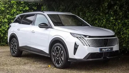Usado Peugeot 5008 Allure 145 HP (106 kW) 2025 Monovolume