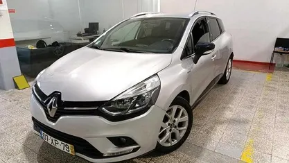 Cinzento Usado 2019 Renault Clio IV Carrinha | € 12.990 (Preço justo)