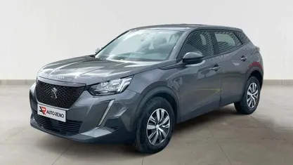 Usado Peugeot 2008 Active 102 HP (75 kW) 2023 Cinzento SUV