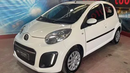 Branco Usado 2014 Citroën C1 Feel Citadino | € 6.750 (Bom preço)