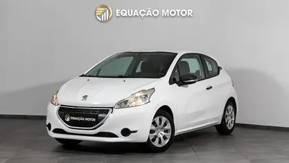 Branco Usado 2014 Peugeot 208 Access Citadino | € 7.400 (Preço justo)