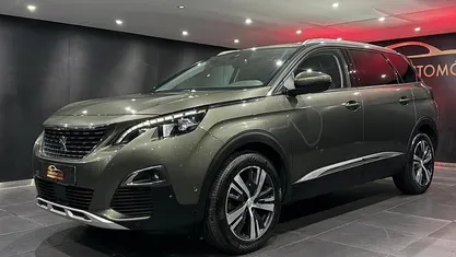 Verde Usado 2020 Peugeot 5008 Allure SUV | € 22.900 (Preço justo)