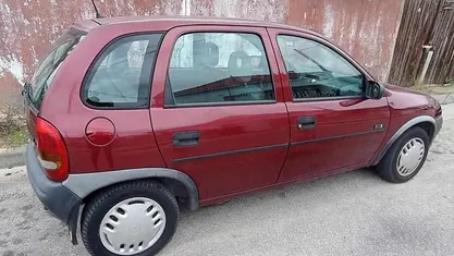 Usado 1996 Opel Corsa Sedan | € 1.599