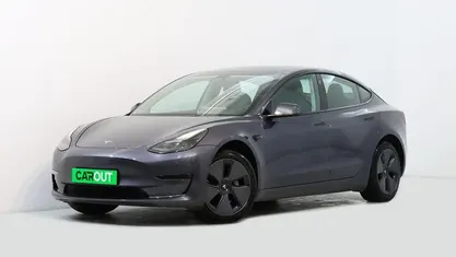 Cinzento Usado 2023 Tesla Model 3 Sedan | € 32.500 (Preço justo)