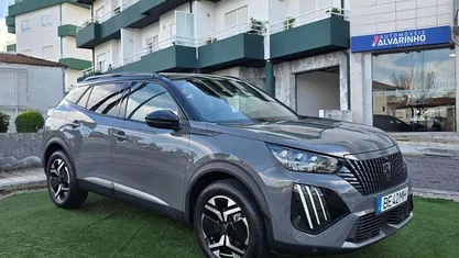 Cinza Usado 2023 Peugeot 2008 GT SUV | € 24.950 (Preço justo)