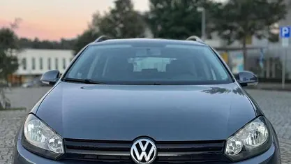 Usado VW Golf VI 105 HP (77 kW) 2010 Cinzento Citadino