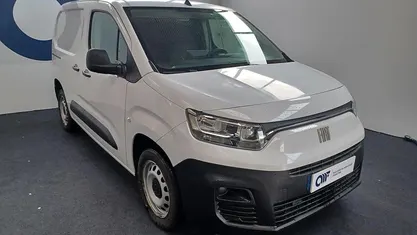 Usado Fiat Doblò 100 HP (73 kW) 2023 Branco Monovolume