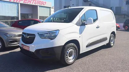 Usado Opel Combo 102 HP (75 kW) 2020 Branco Monovolume