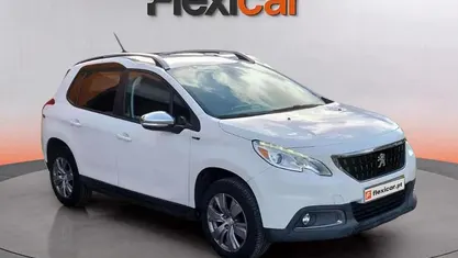 Branco Usado 2017 Peugeot 2008 Style SUV | € 9.890 (Preço justo)