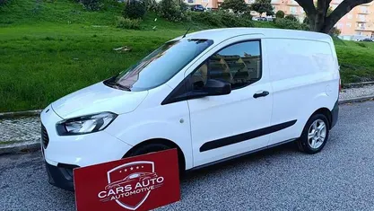 Usado Ford Transit 75 HP (55 kW) 2019 Branco Sedan