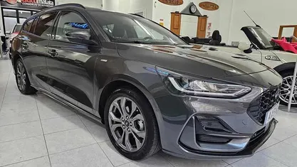Cinzento Usado 2023 Ford Focus Carrinha | € 23.000 (Bom preço)