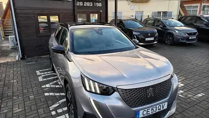 Usado Peugeot e-2008 100 kW (136 HP) 2023 Cinzento SUV