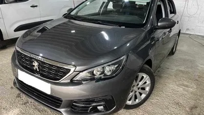 Usado Peugeot 308 Allure 130 HP (95 kW) 2019 Cinza Sedan