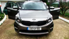 Cinzento Usado 2017 Kia Carens Monovolume | € 14.739 (Preço justo)