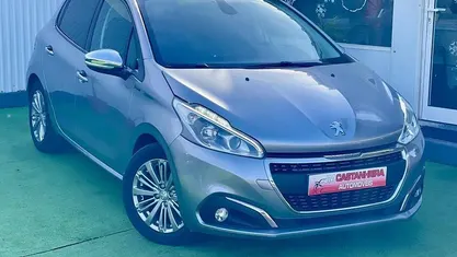 Usado Peugeot 208 Signature Sky 102 HP (75 kW) 2019 Citadino