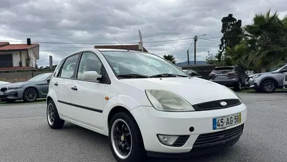 Branco Usado 2005 Ford Fiesta Citadino | € 2.900 (Preço justo)